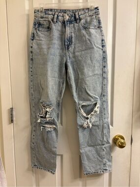 American Eagle Light Wash Straight Mom Jeans